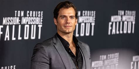 henry cavill gewicht|Henry Cavill Reveals Struggle With Weight, Body Image From Youth